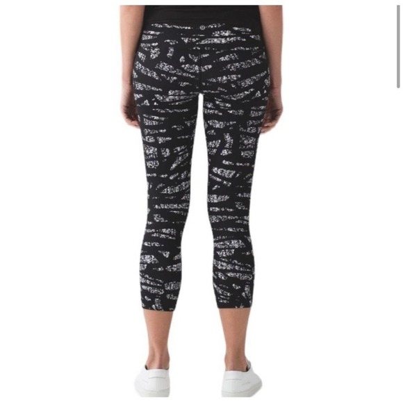 Lululemon Wunder Under Crop Legging Tight (Hi-Rise) Graf Black White Size 6 - Picture 2 of 8